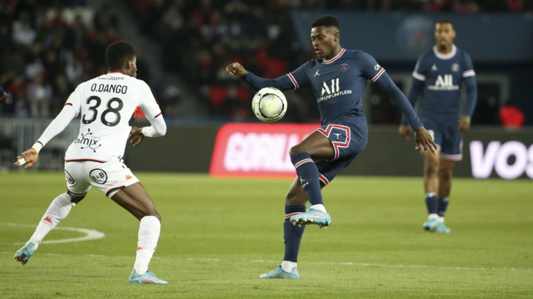 Relegation Battles in Ligue 1 2016/17: How Pressure Shaped Cards and Penalties